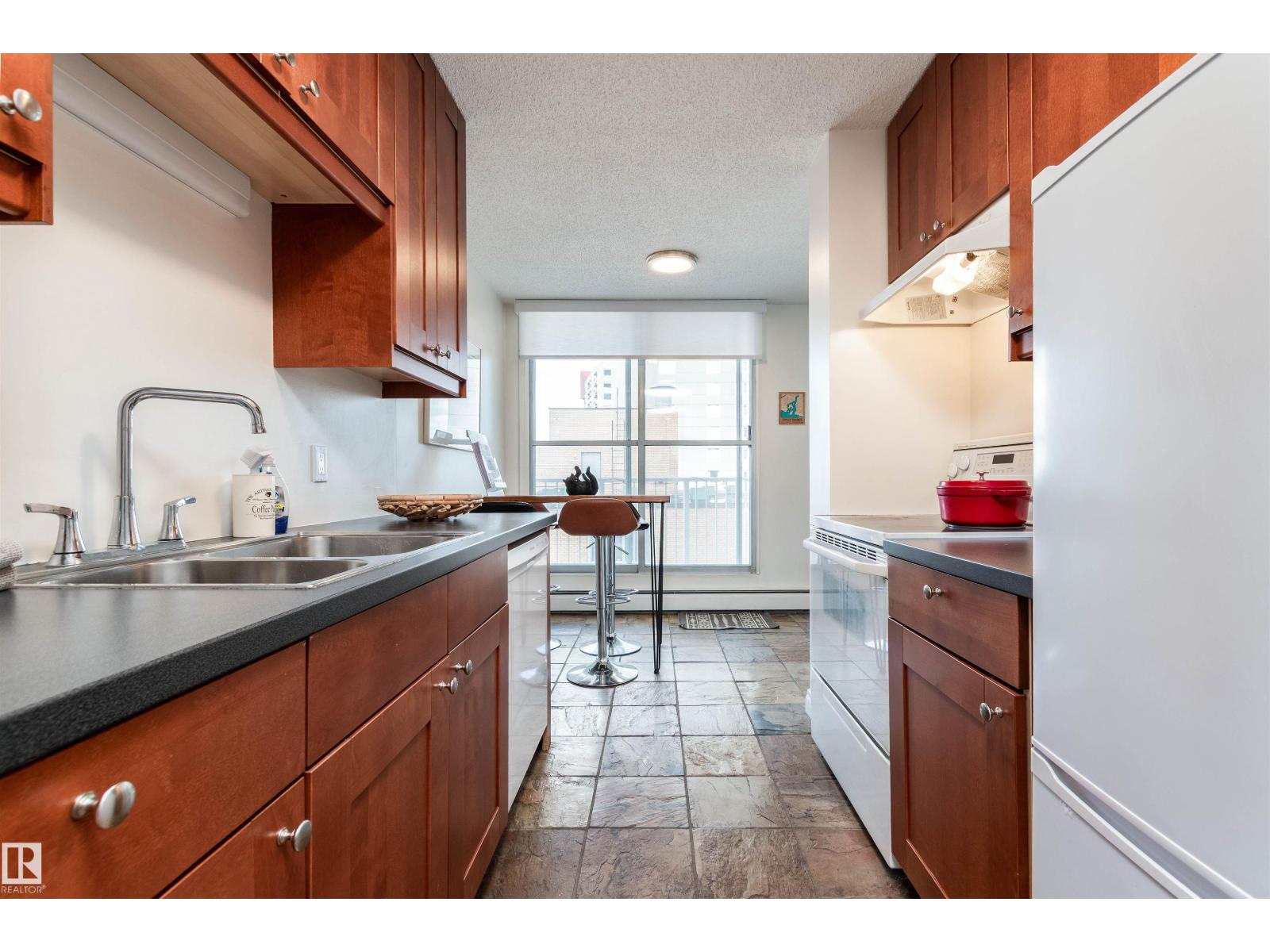 Photo 20 of 801 12141 Jasper Av Nw, Edmonton AB