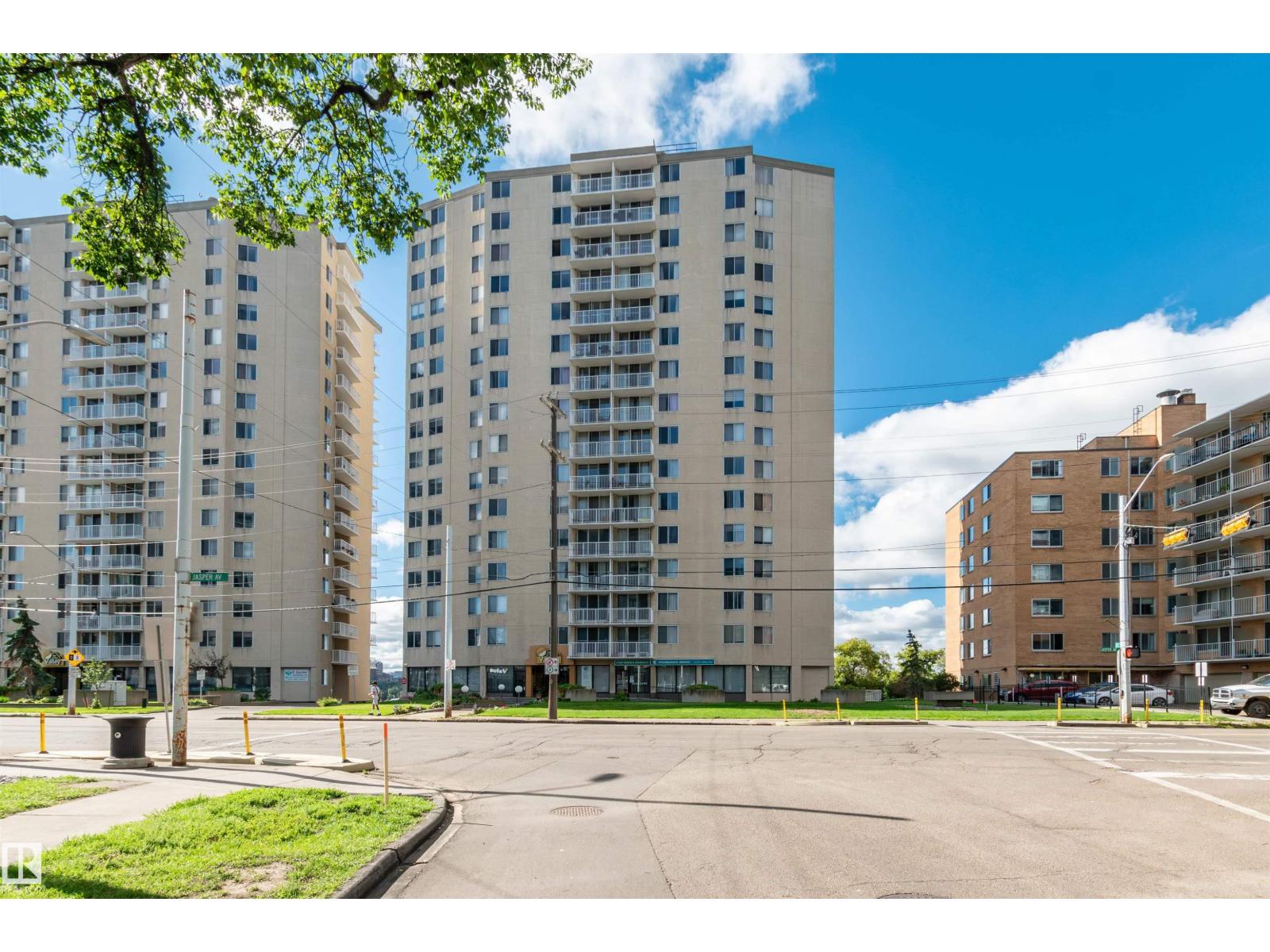 Photo 11 of 801 12141 Jasper Av Nw, Edmonton AB