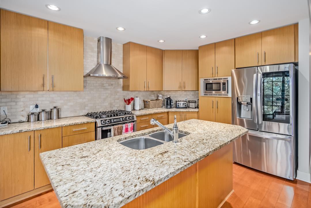 Photo 4 of 204 16421 64 Avenue, Surrey BC