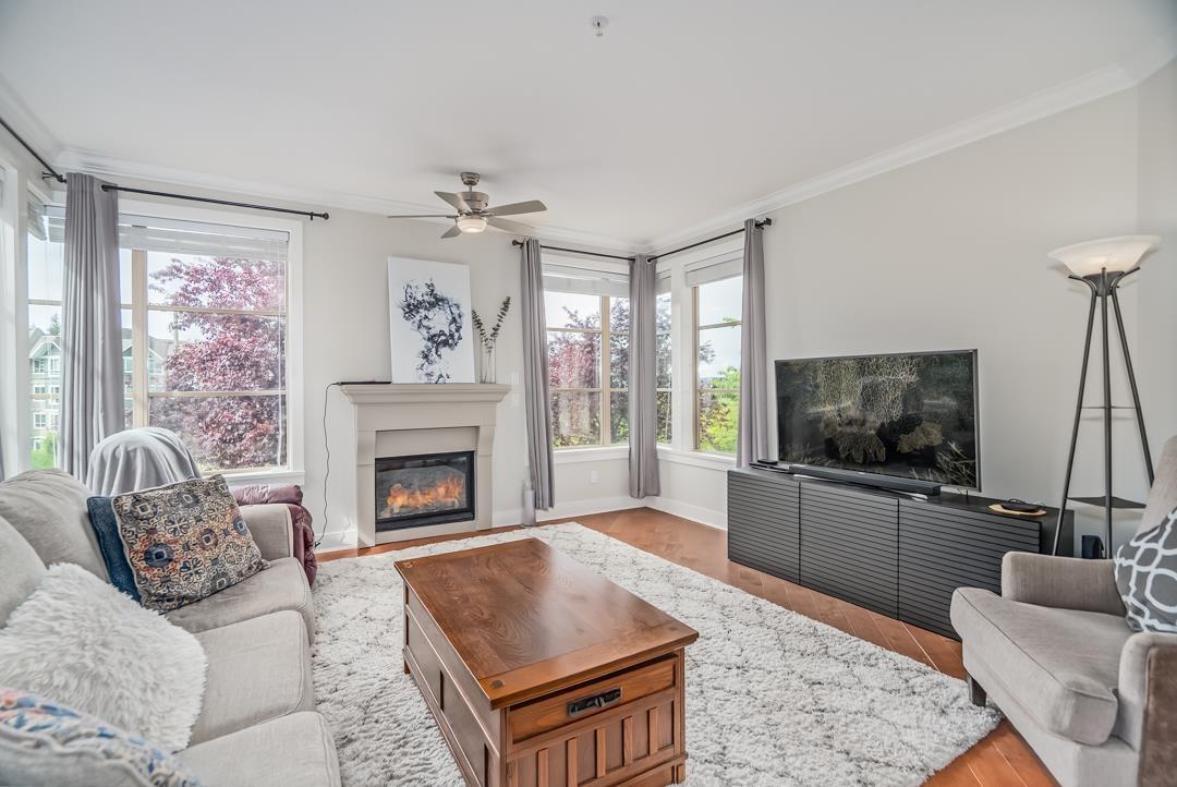 Photo 10 of 204 16421 64 Avenue, Surrey BC