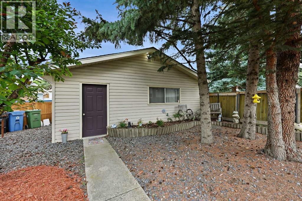 Single Family House Bungalow for Sale in  Woodbrook Court SW Woodbine Calgary 