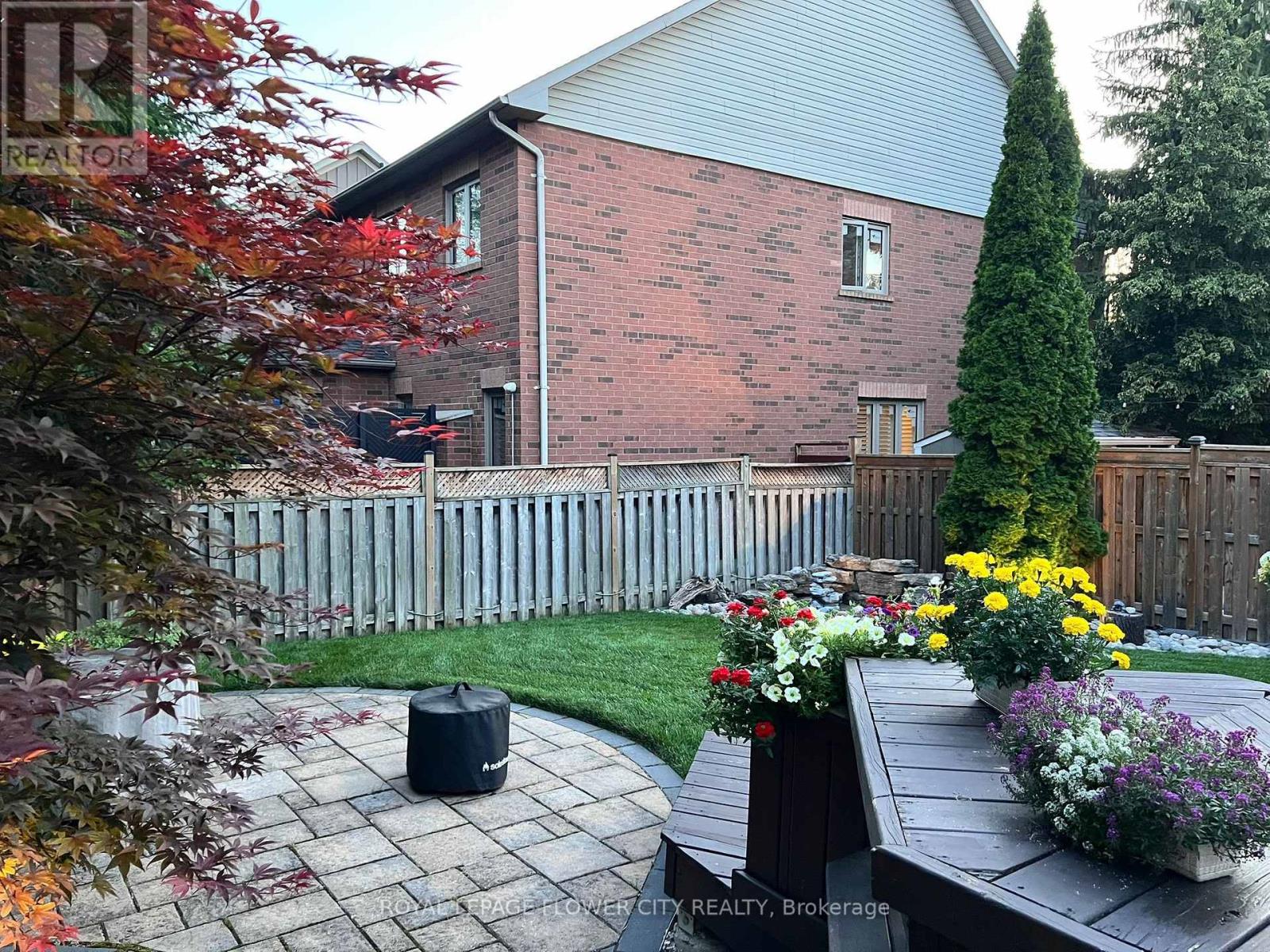 Photo 11 of 6936 Historic Trail, Mississauga ON