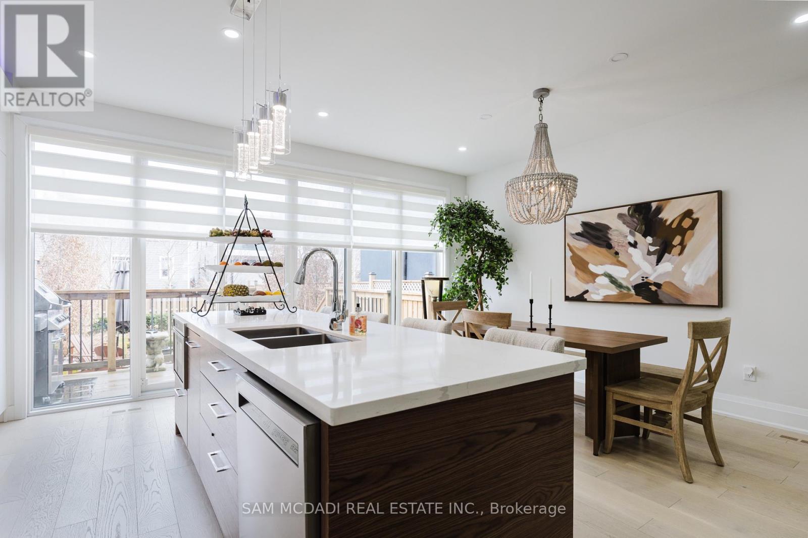 Photo 26 of 11 A Maple Avenue N, Mississauga ON