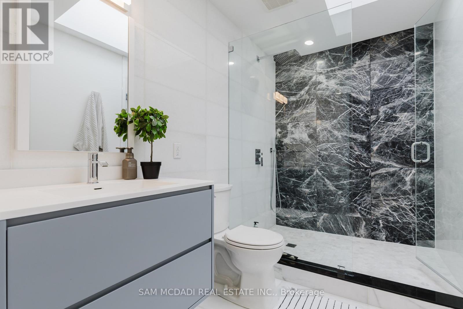 Photo 16 of 11 A Maple Avenue N, Mississauga ON