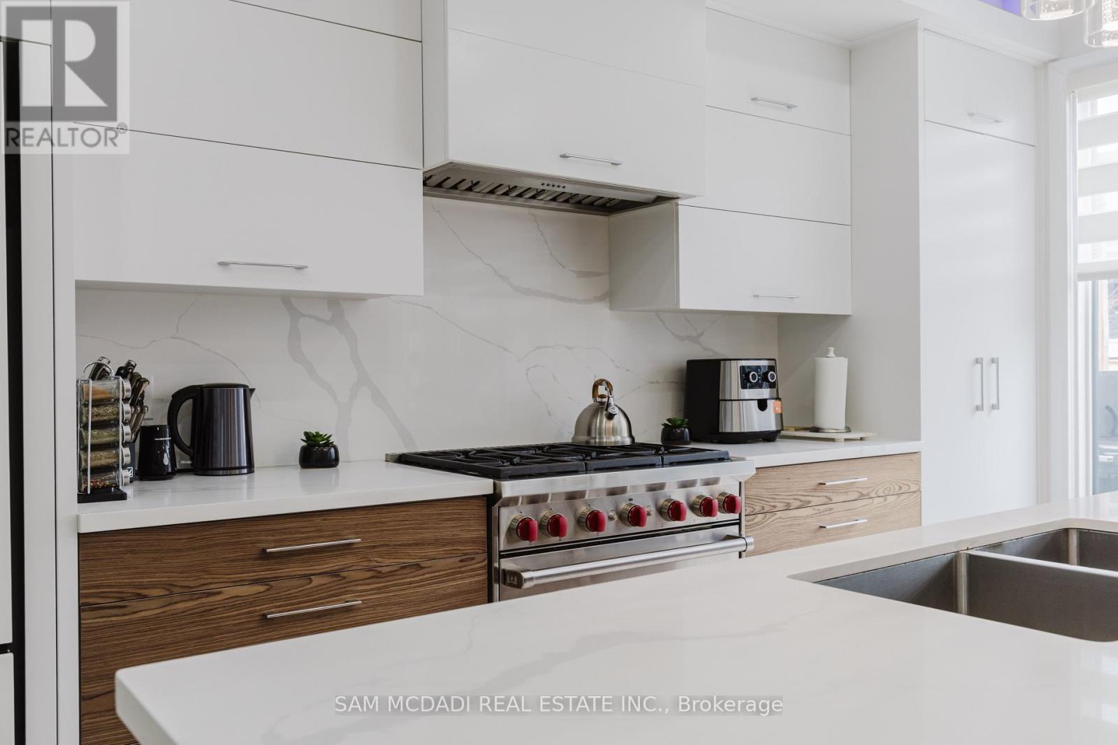 Photo 37 of 11 A Maple Avenue N, Mississauga ON