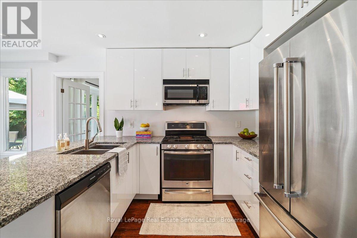 Photo 11 of 471 Deerhurst Drive, Burlington ON
