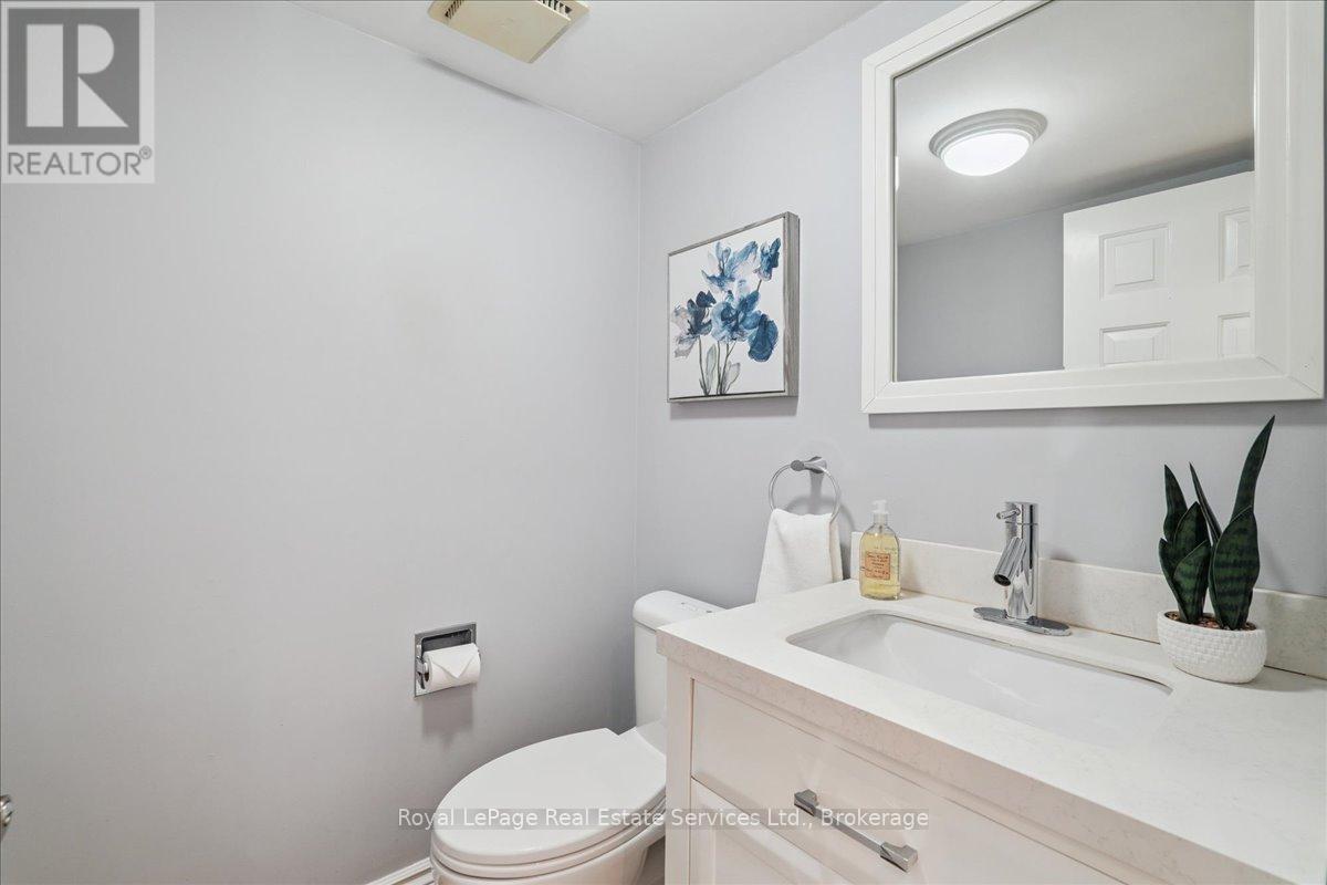 Photo 19 of 471 Deerhurst Drive, Burlington ON