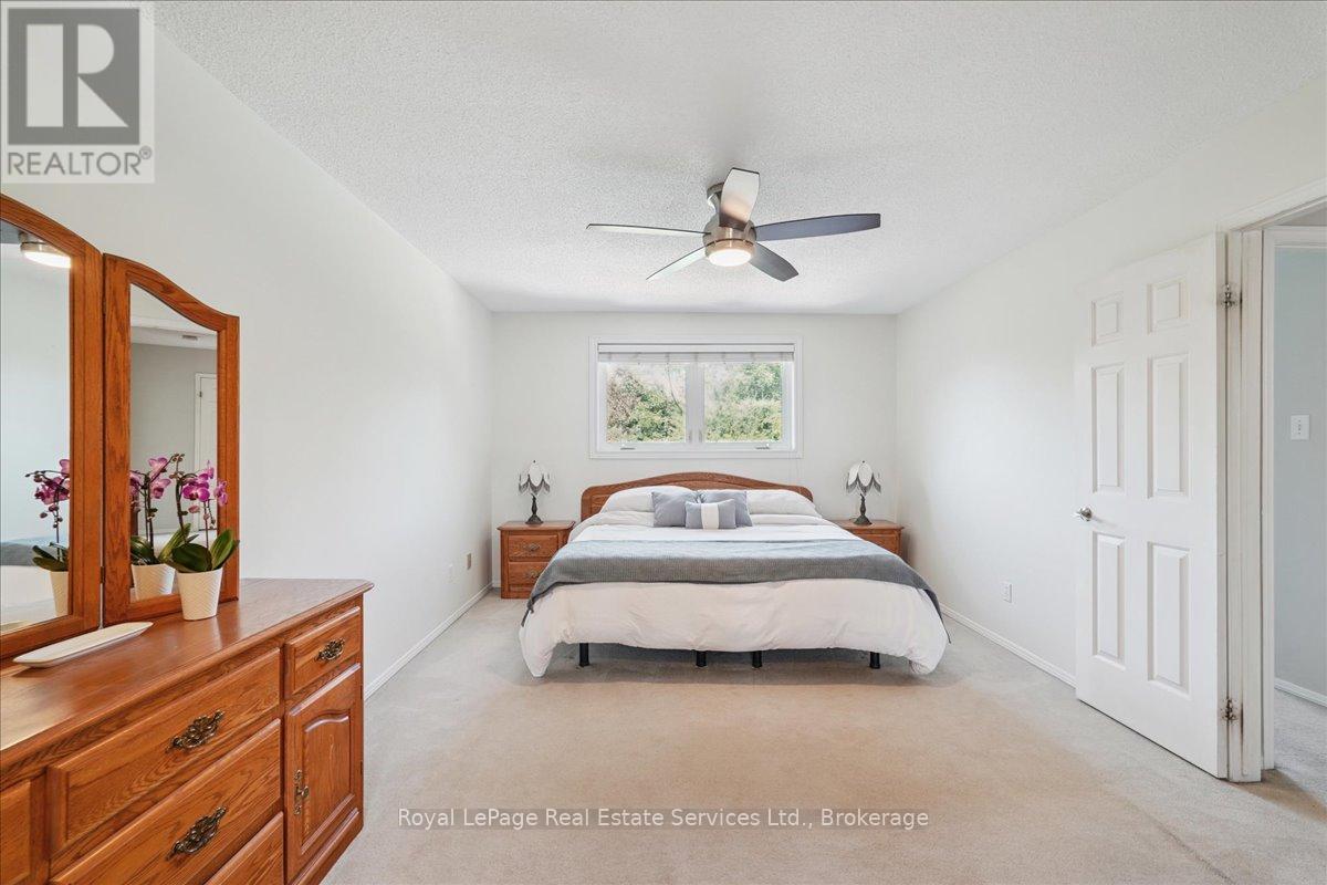 Photo 24 of 471 Deerhurst Drive, Burlington ON