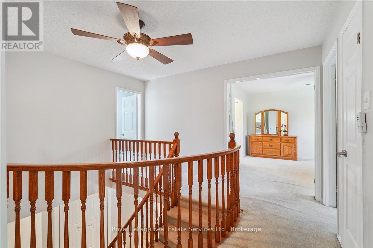 Photo 28 of 471 Deerhurst Drive, Burlington ON