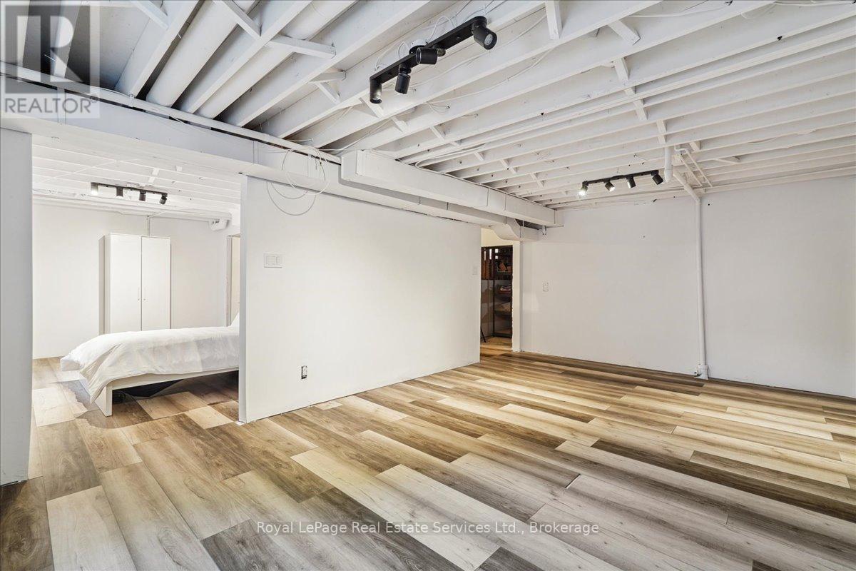 Photo 31 of 471 Deerhurst Drive, Burlington ON