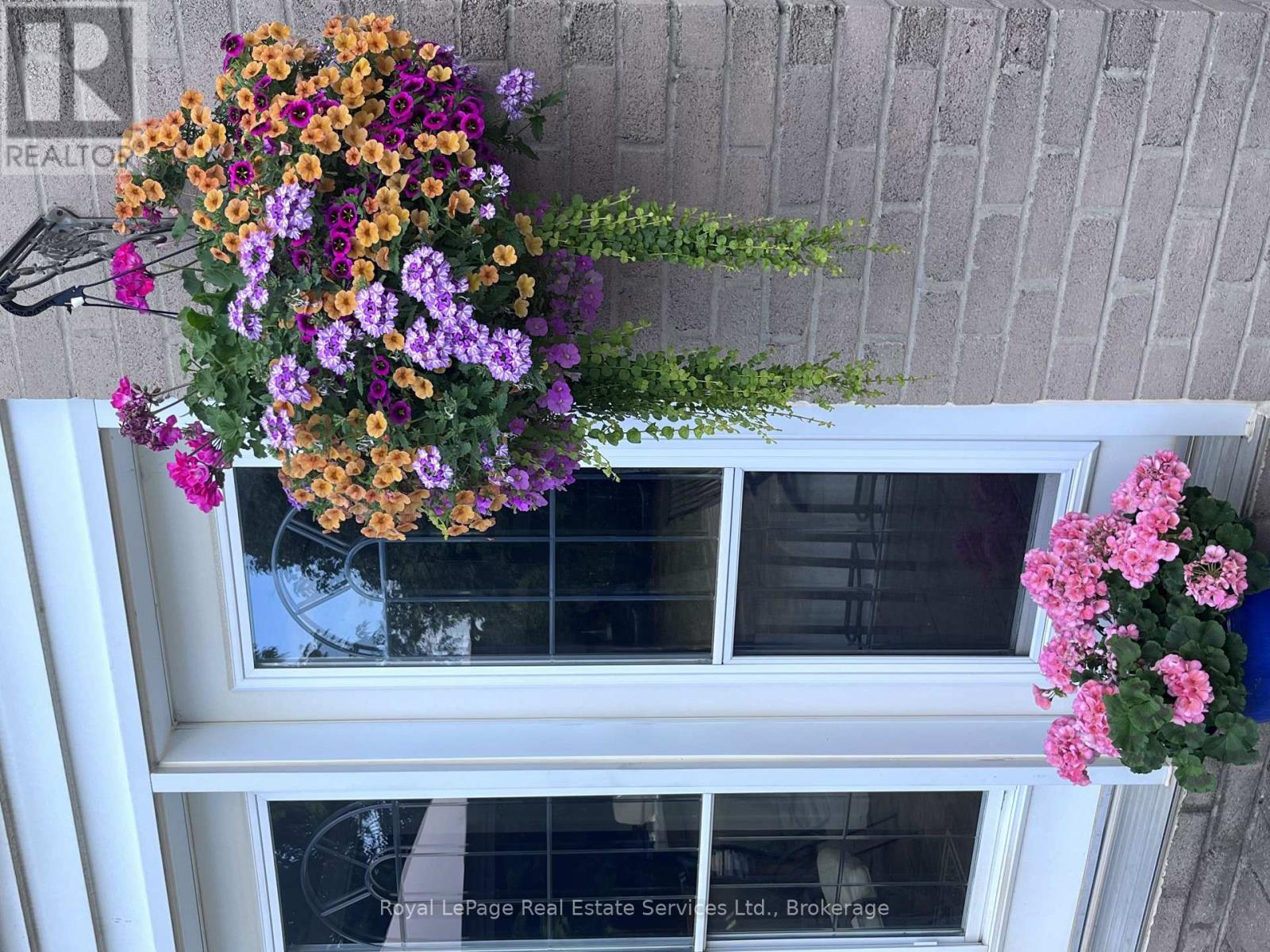 Photo 36 of 471 Deerhurst Drive, Burlington ON