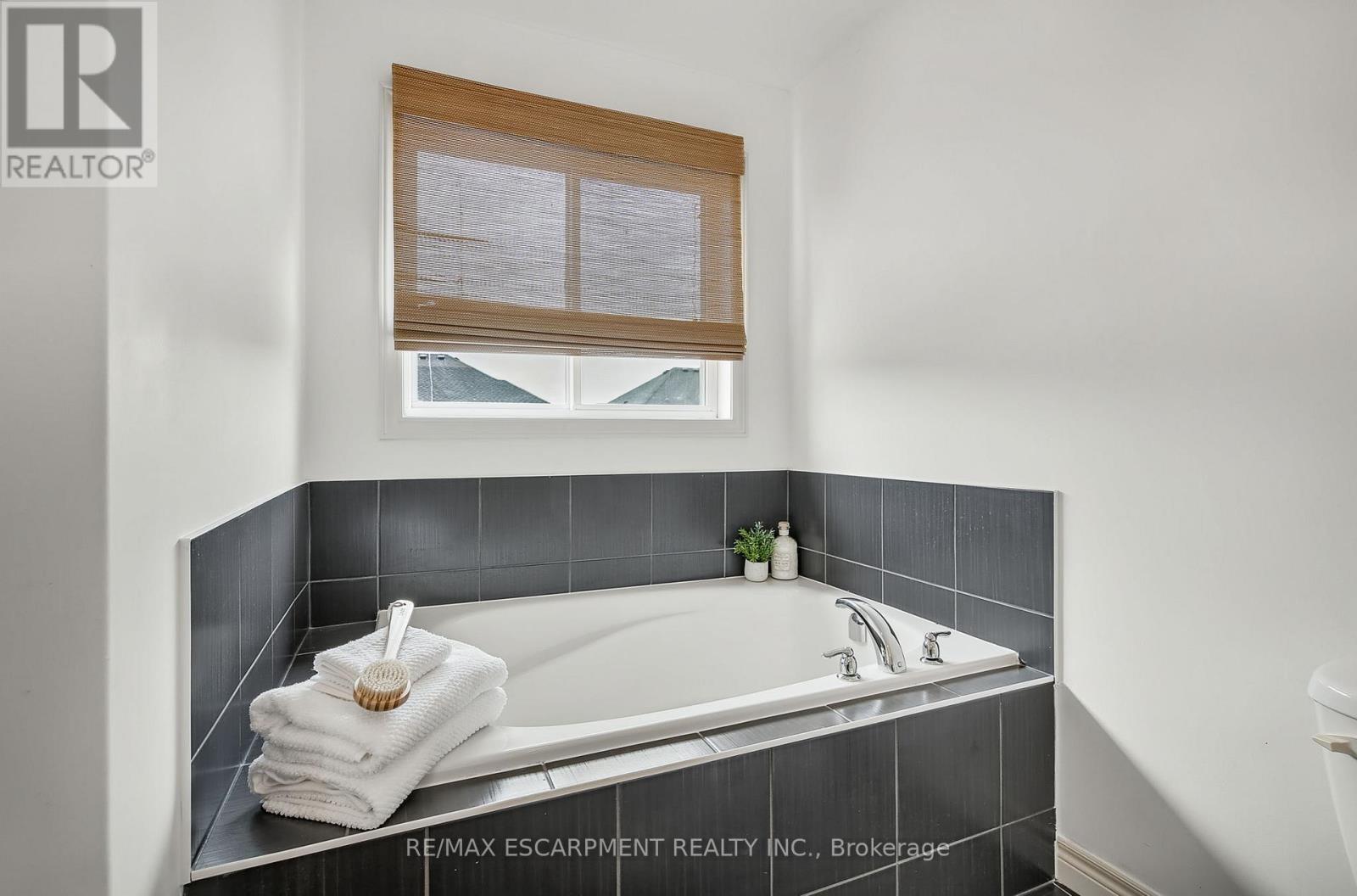 Photo 16 of 4884 Allan Court, Lincoln ON