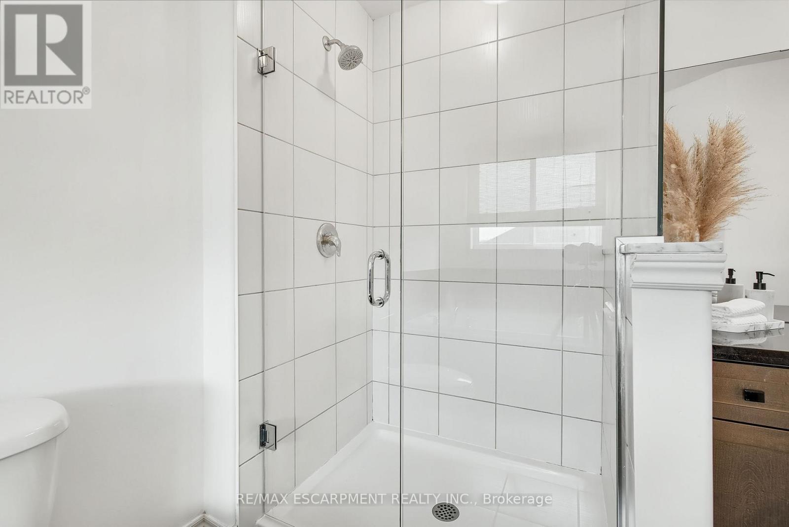 Photo 1 of 4884 Allan Court, Lincoln ON