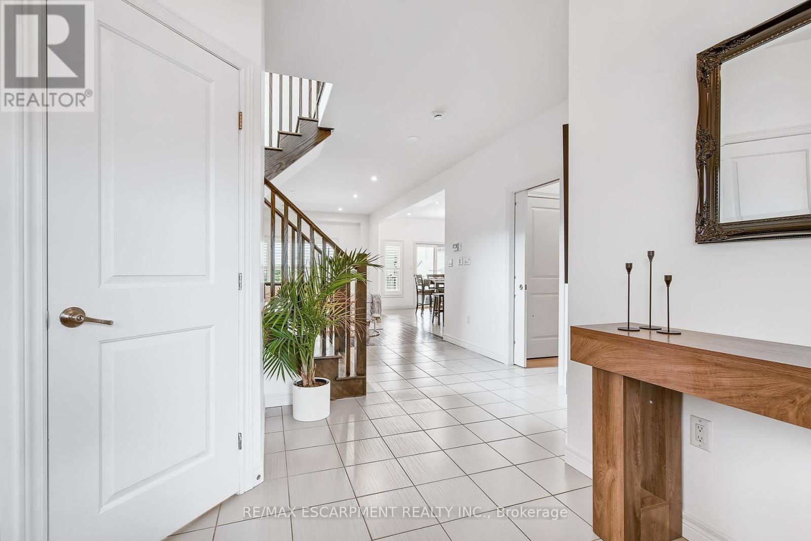 Photo 8 of 4884 Allan Court, Lincoln ON