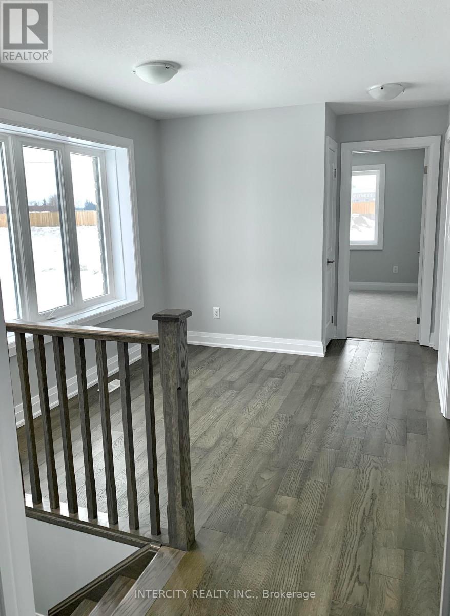 Photo 7 of 6697 Cropp Street, Niagara Falls ON