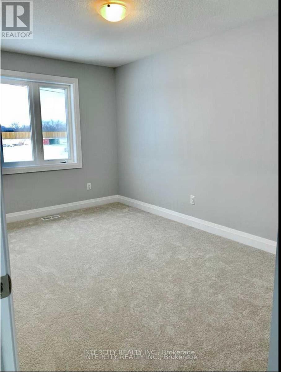 Photo 11 of 6697 Cropp Street, Niagara Falls ON