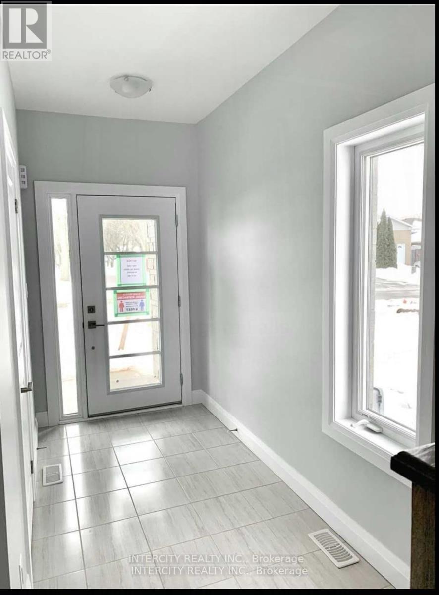 Photo 14 of 6697 Cropp Street, Niagara Falls ON