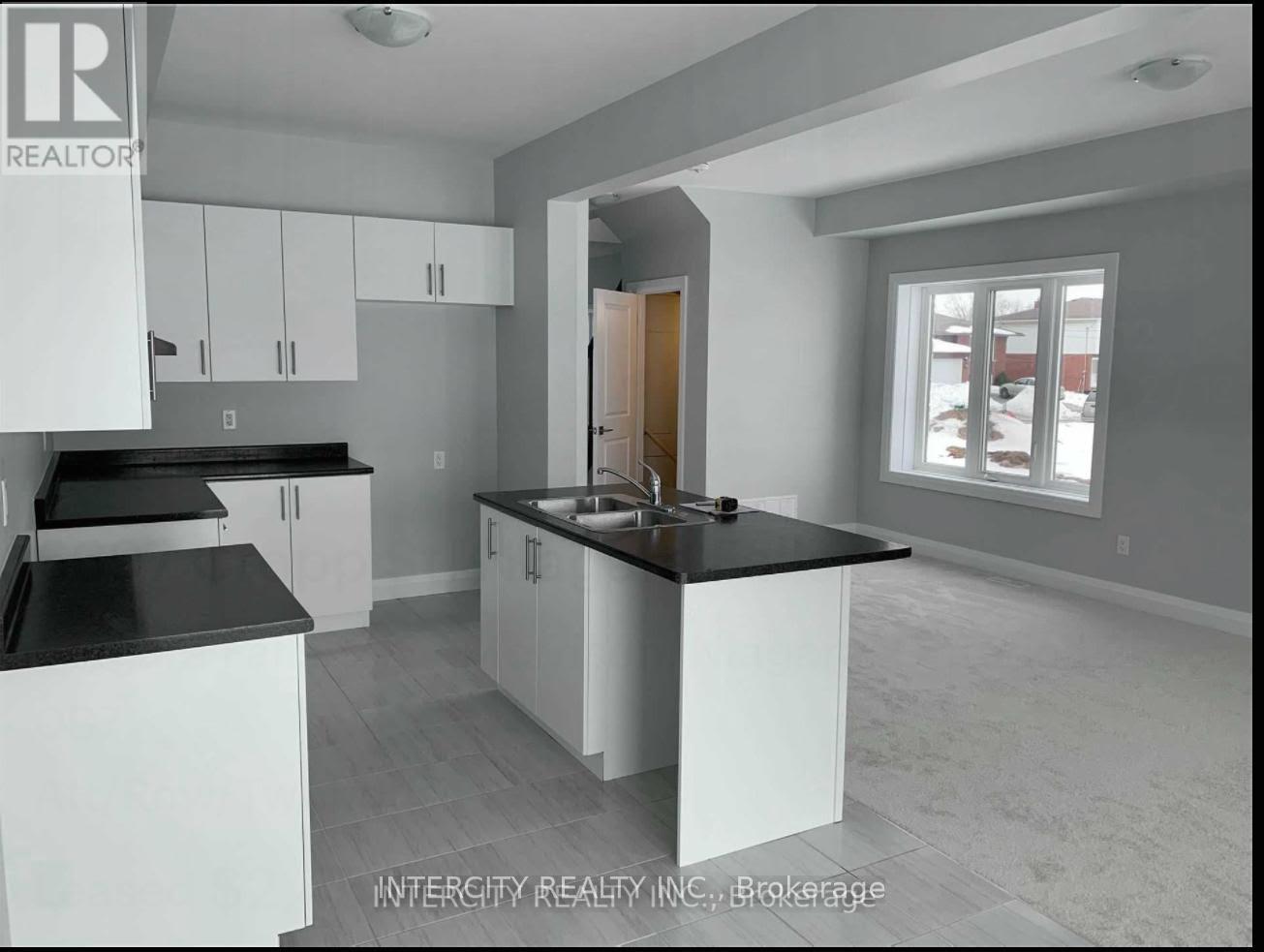 Photo 13 of 6697 Cropp Street, Niagara Falls ON