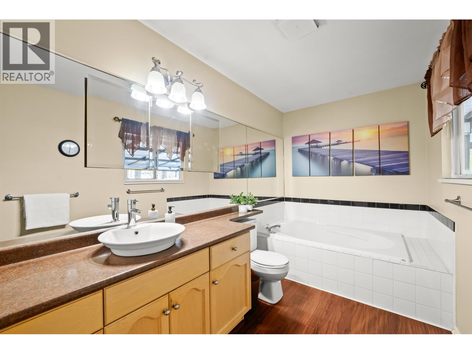 Photo 13 of 3302 Robson Drive, Coquitlam BC