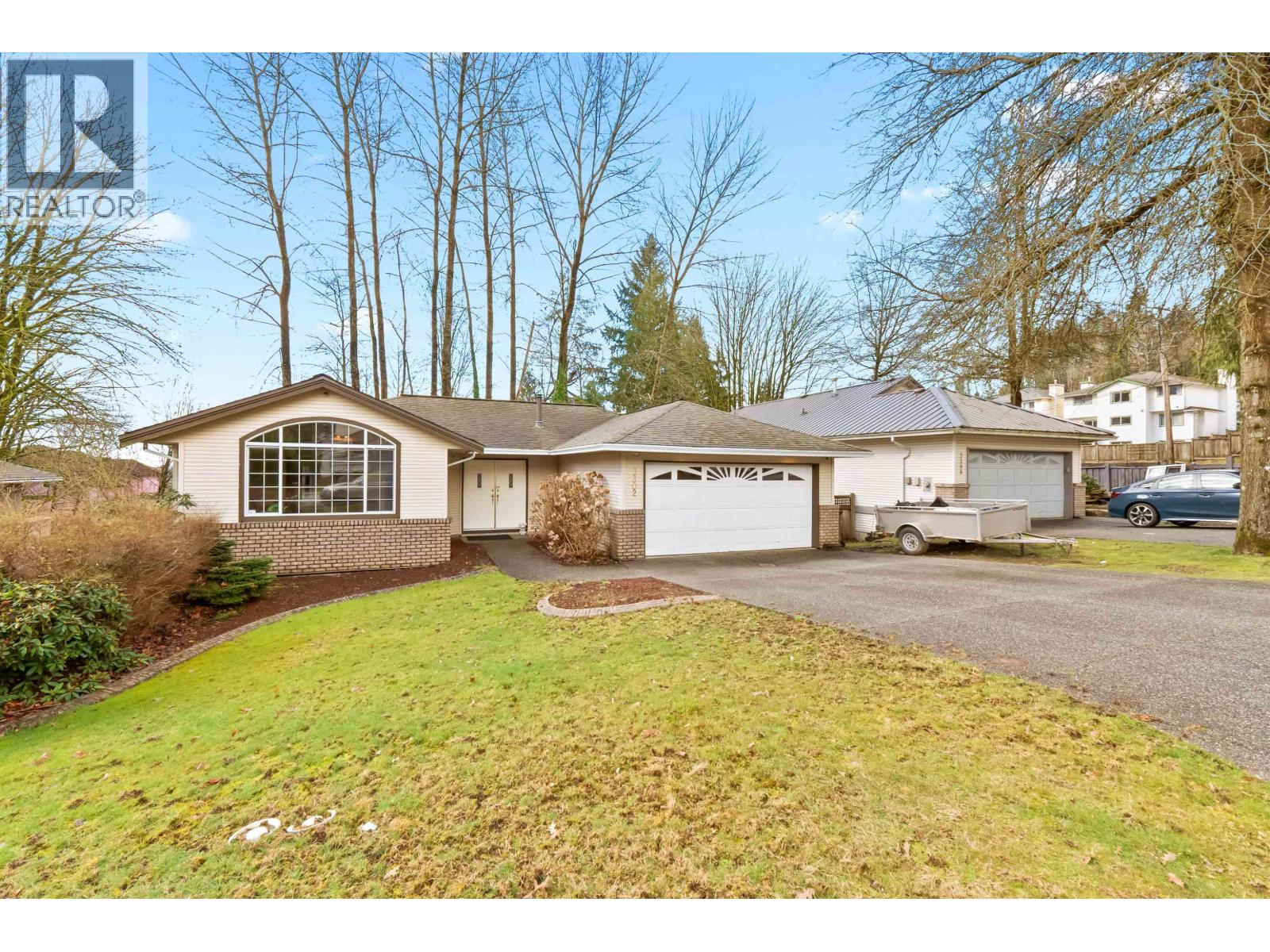 Photo 2 of 3302 Robson Drive, Coquitlam BC