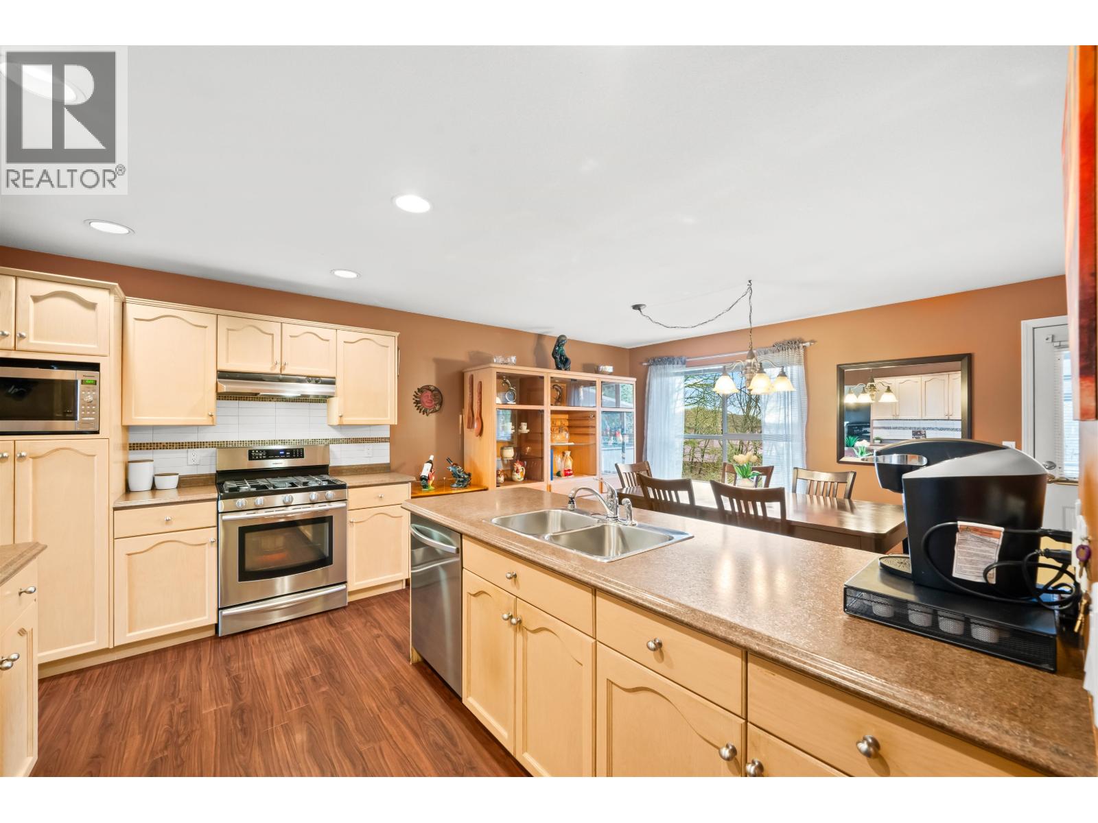 Photo 4 of 3302 Robson Drive, Coquitlam BC