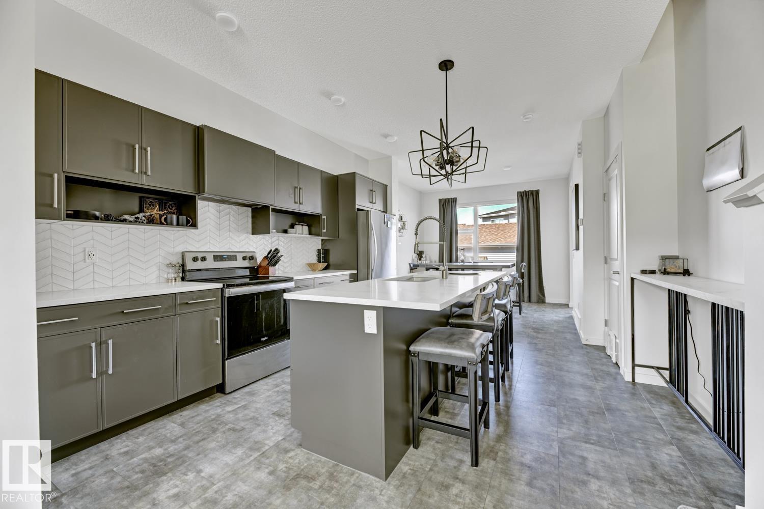Photo 8 of 2150 Maple Rd Nw, Edmonton AB