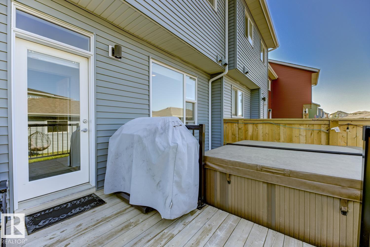 Photo 11 of 2150 Maple Rd Nw, Edmonton AB