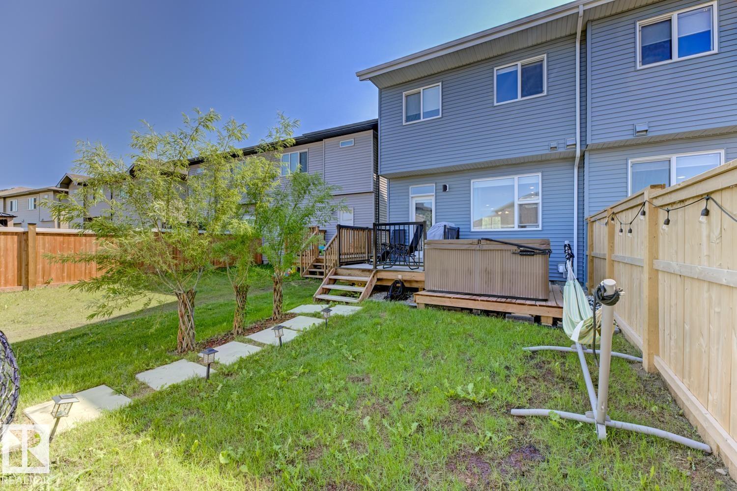 Photo 13 of 2150 Maple Rd Nw, Edmonton AB