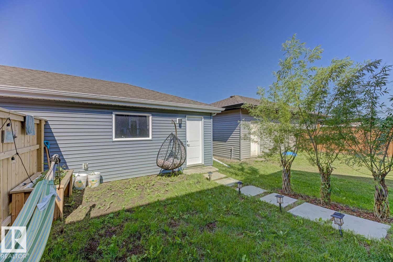 Photo 1 of 2150 Maple Rd Nw, Edmonton AB