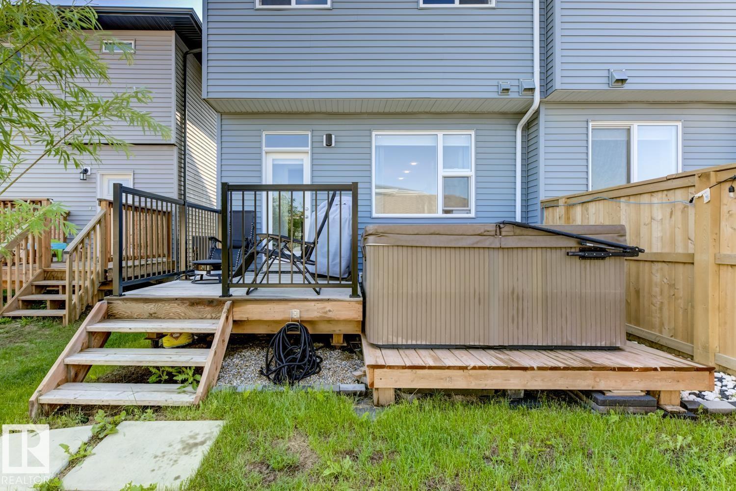 Photo 12 of 2150 Maple Rd Nw, Edmonton AB
