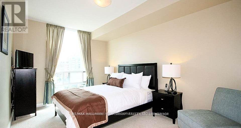Photo 3 of 1003 88 Broadway Avenue, Toronto ON