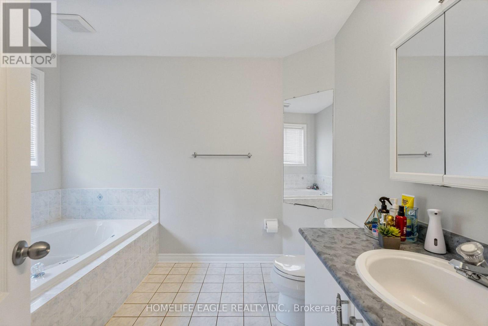 Photo 2 of 63 Raintree Crescent, Richmond Hill ON