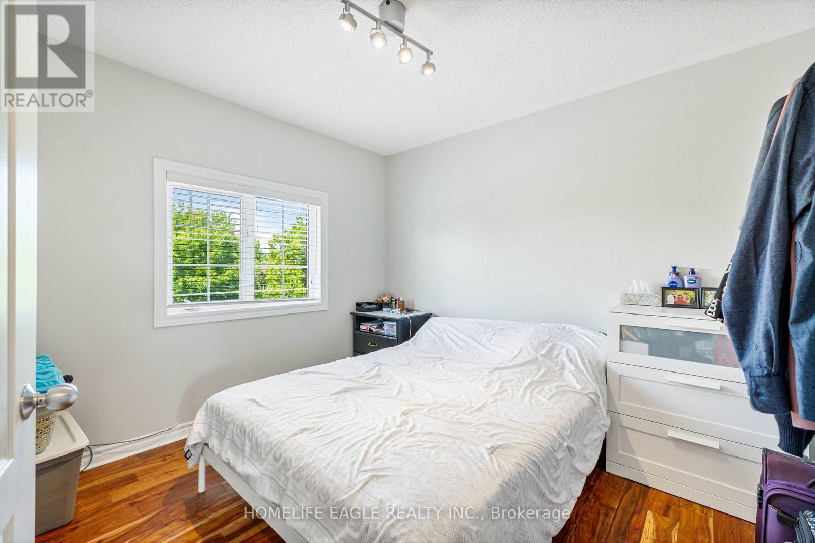 Photo 5 of 63 Raintree Crescent, Richmond Hill ON
