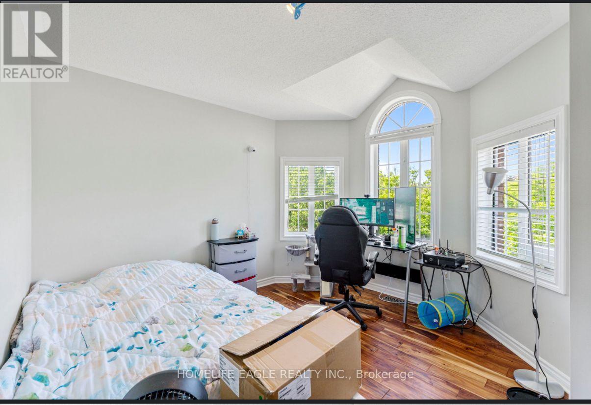 Photo 14 of 63 Raintree Crescent, Richmond Hill ON