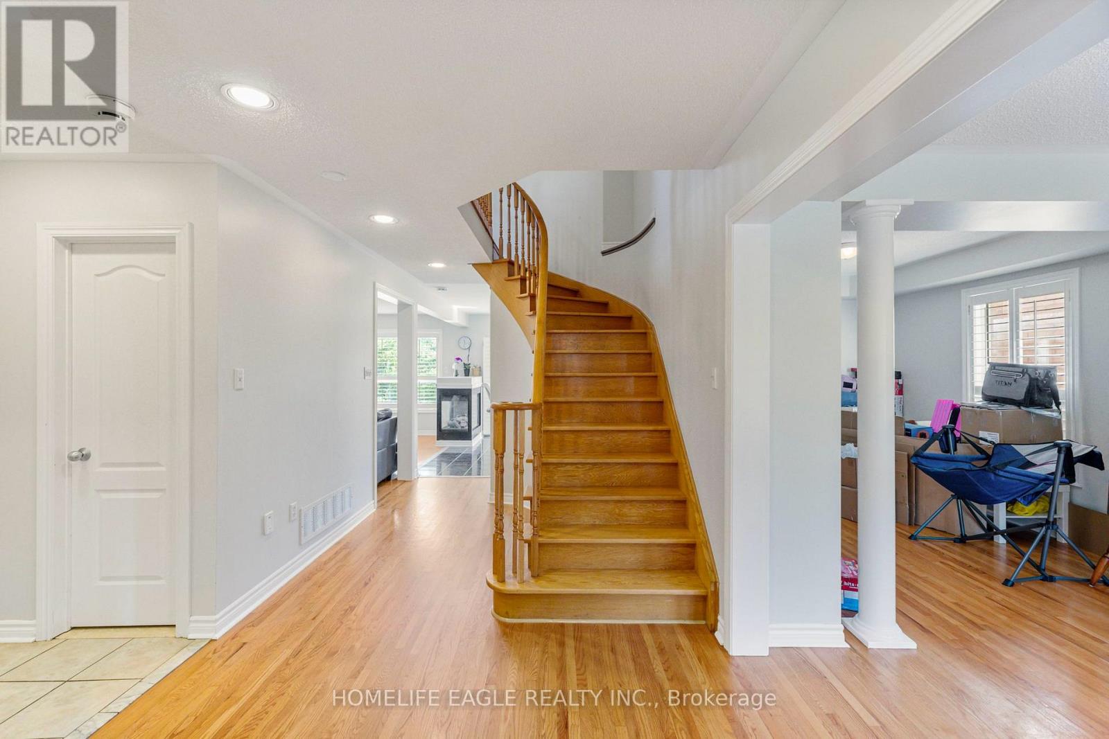 Photo 10 of 63 Raintree Crescent, Richmond Hill ON