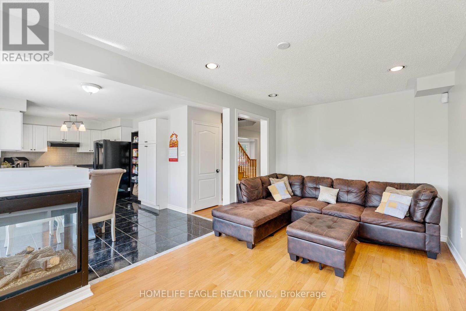 Photo 8 of 63 Raintree Crescent, Richmond Hill ON