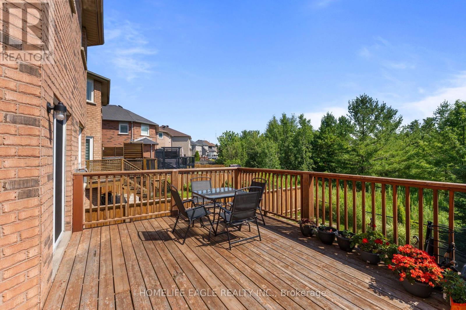 Photo 11 of 63 Raintree Crescent, Richmond Hill ON