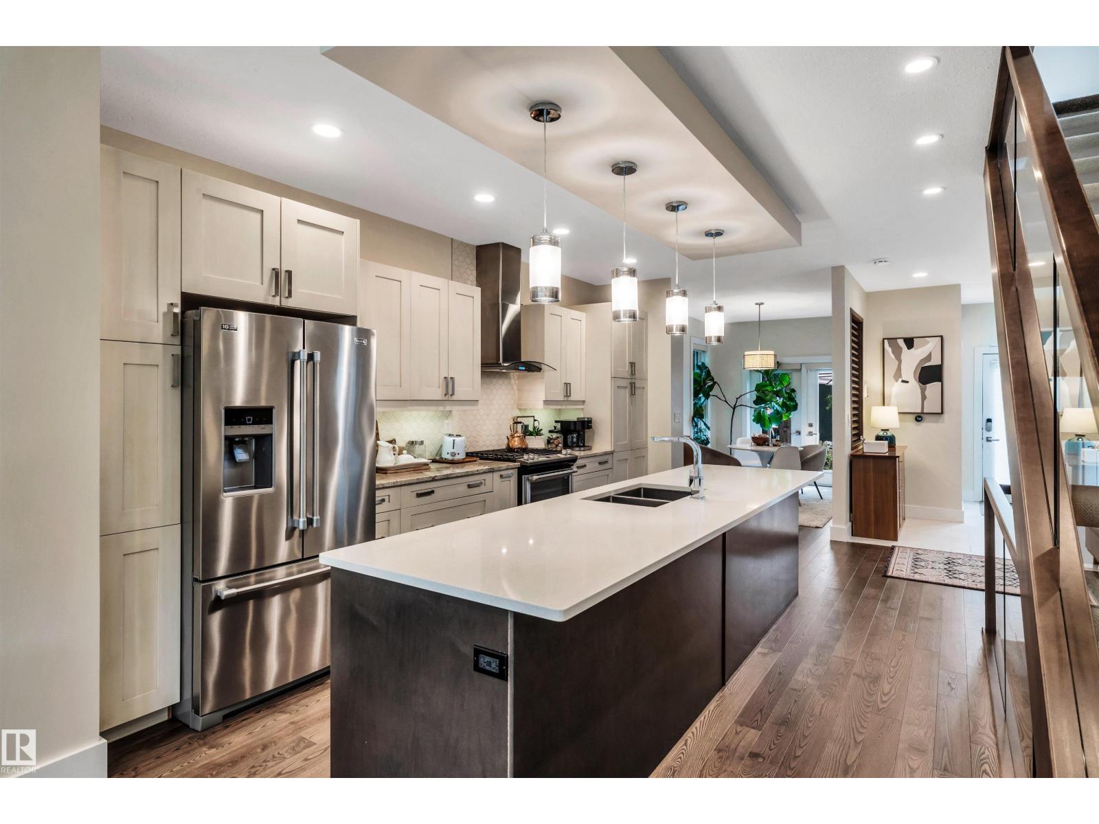 Photo 10 of 10925 127 St Nw, Edmonton AB