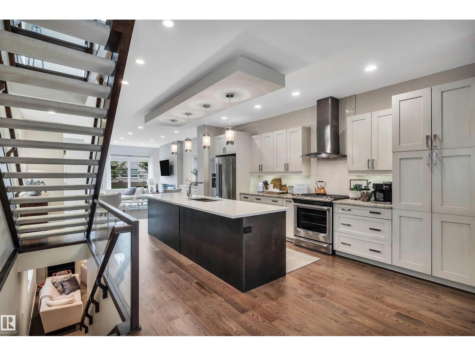 Photo 13 of 10925 127 St Nw, Edmonton AB