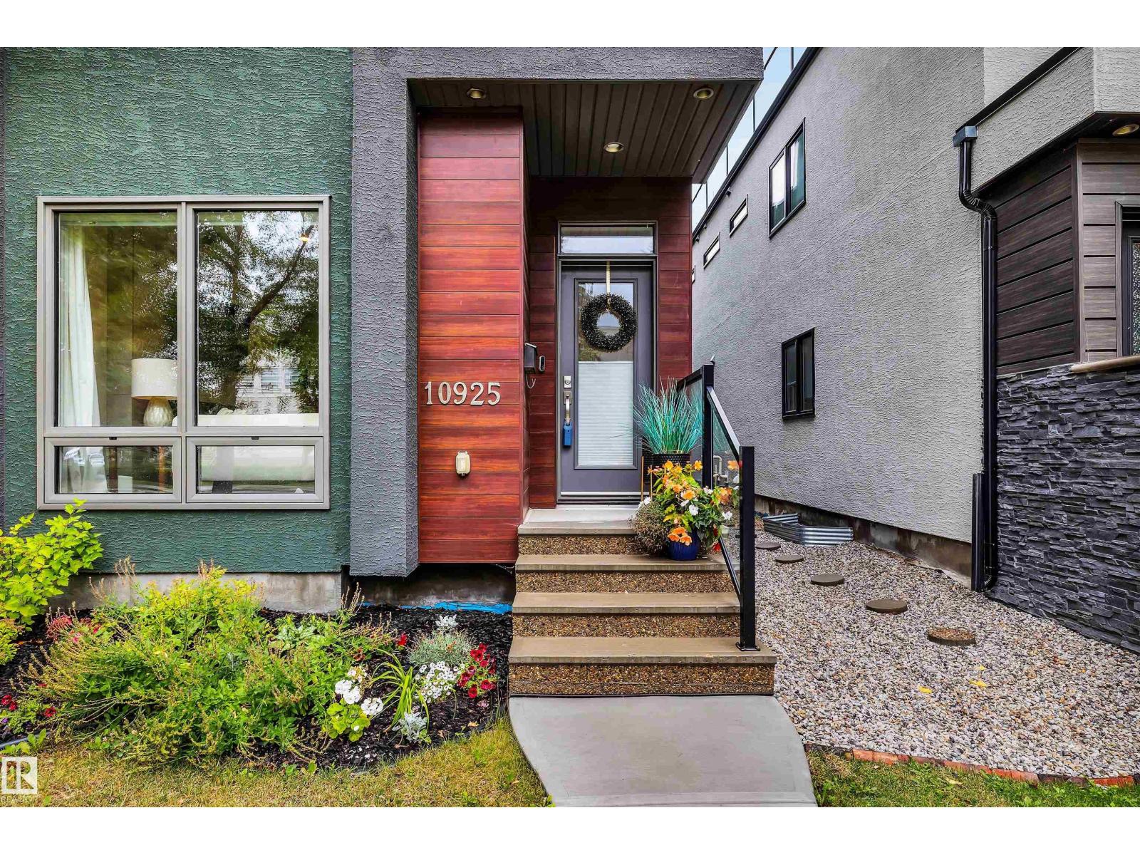 Photo 2 of 10925 127 St Nw, Edmonton AB