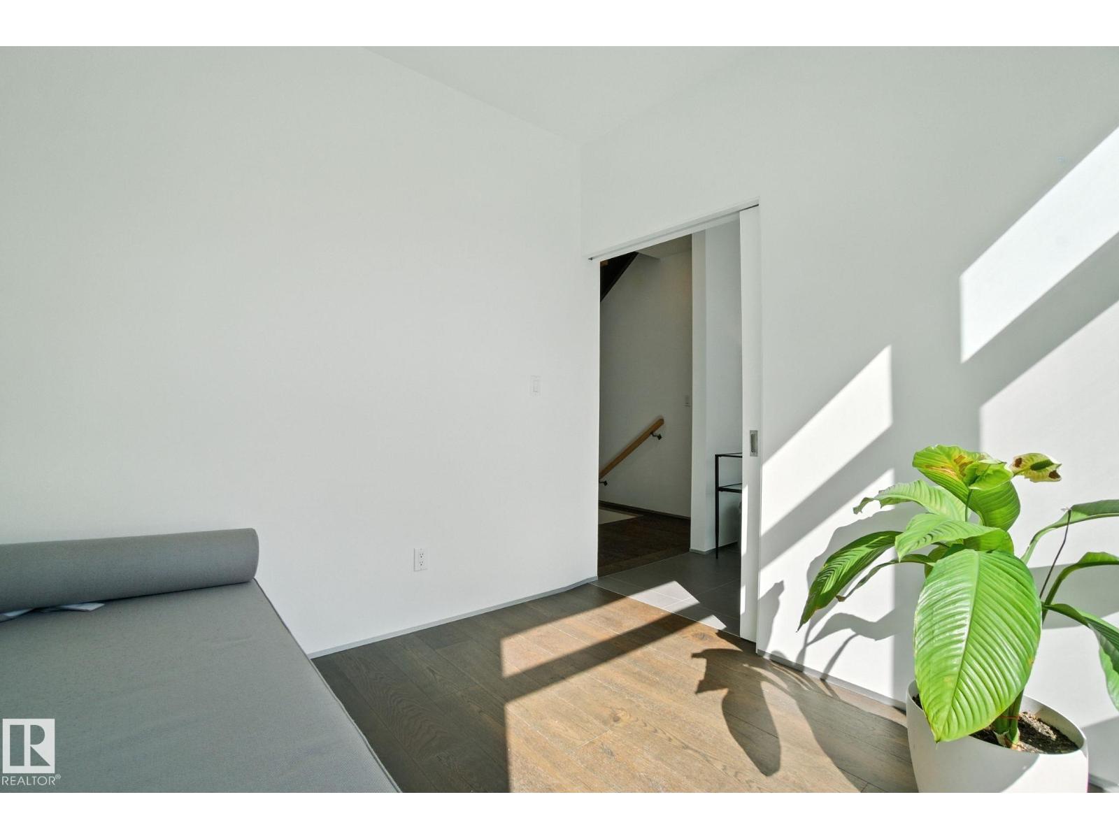 Photo 21 of 10626 127 St Nw, Edmonton AB