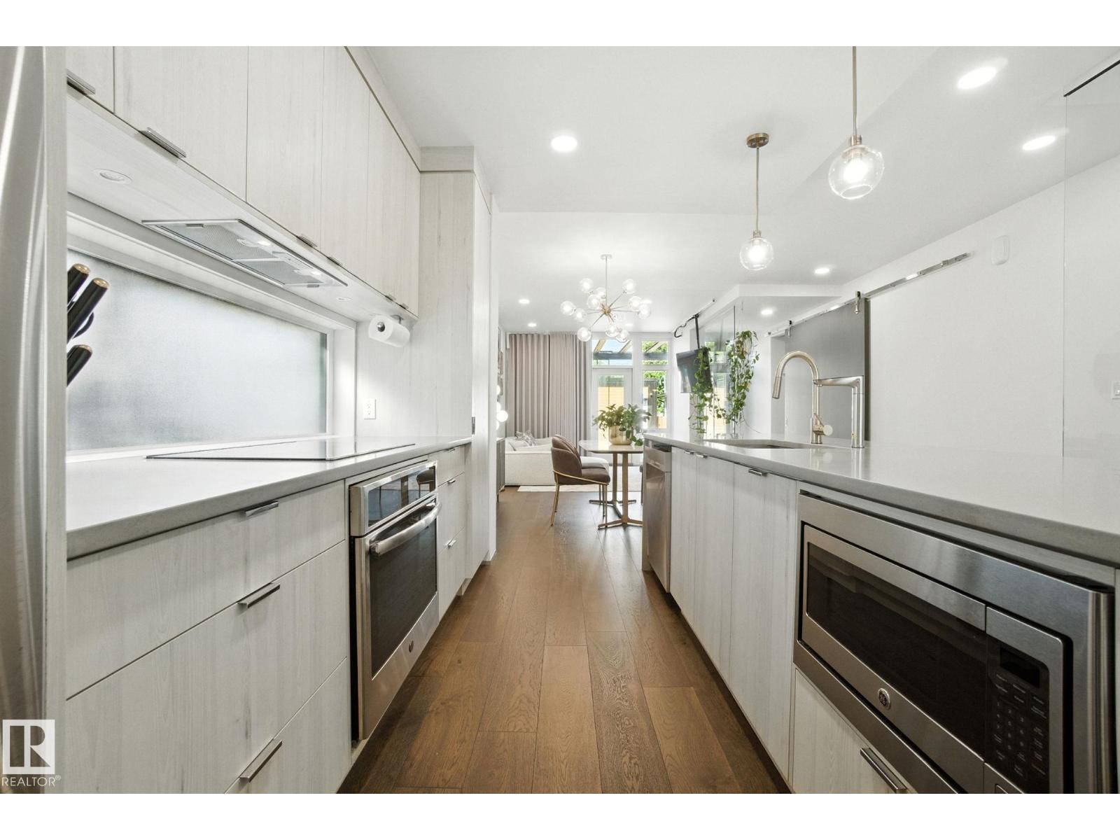 Photo 8 of 10626 127 St Nw, Edmonton AB