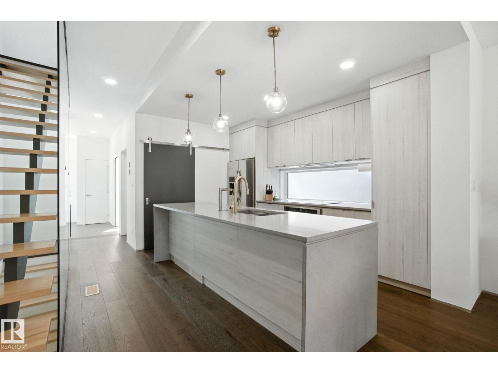 Photo 10 of 10626 127 St Nw, Edmonton AB