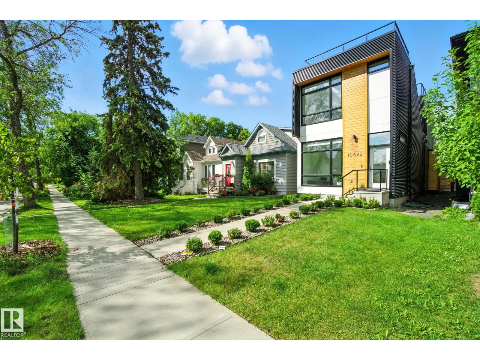 Photo 3 of 10626 127 St Nw, Edmonton AB