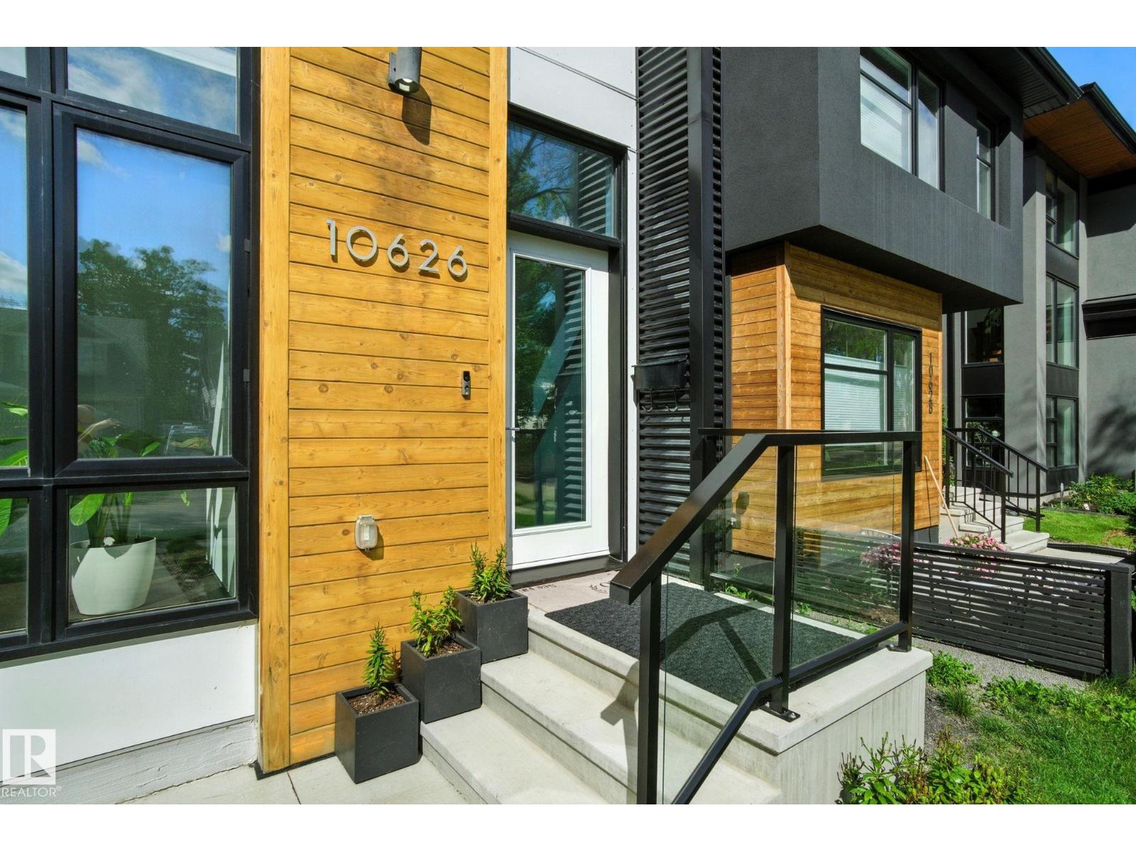 Photo 4 of 10626 127 St Nw, Edmonton AB