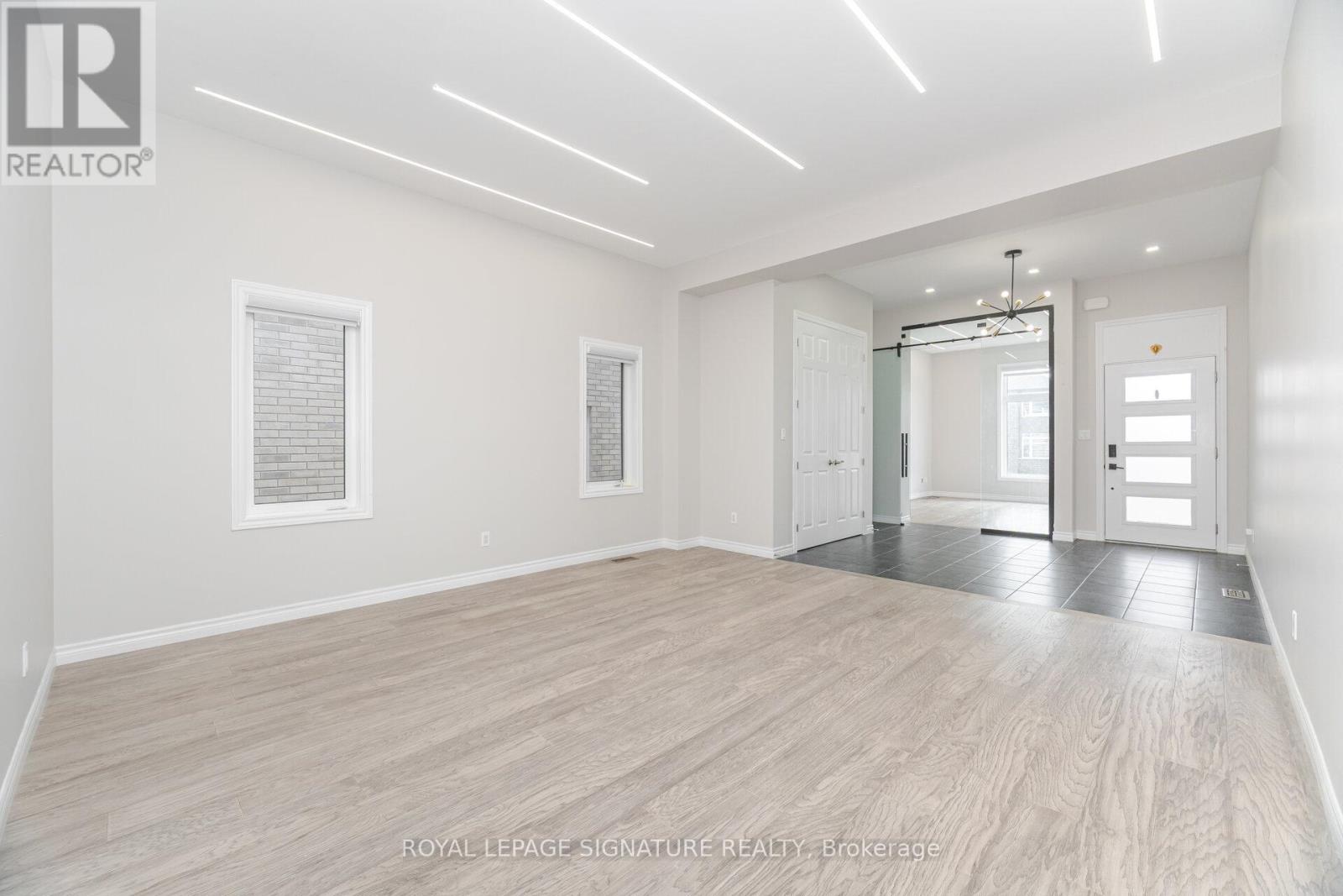 Photo 18 of 101 Sass Crescent, Brant ON