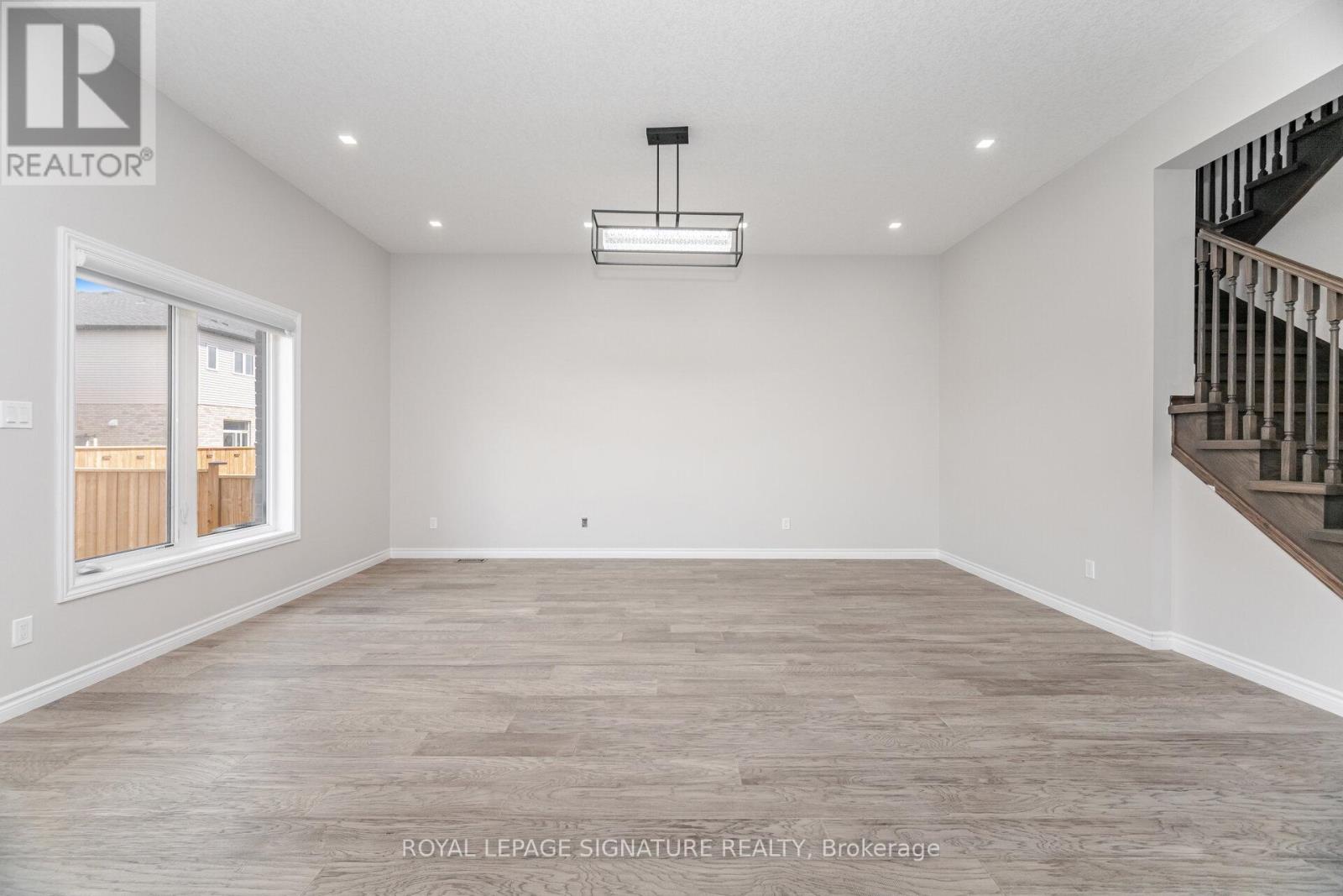 Photo 35 of 101 Sass Crescent, Brant ON
