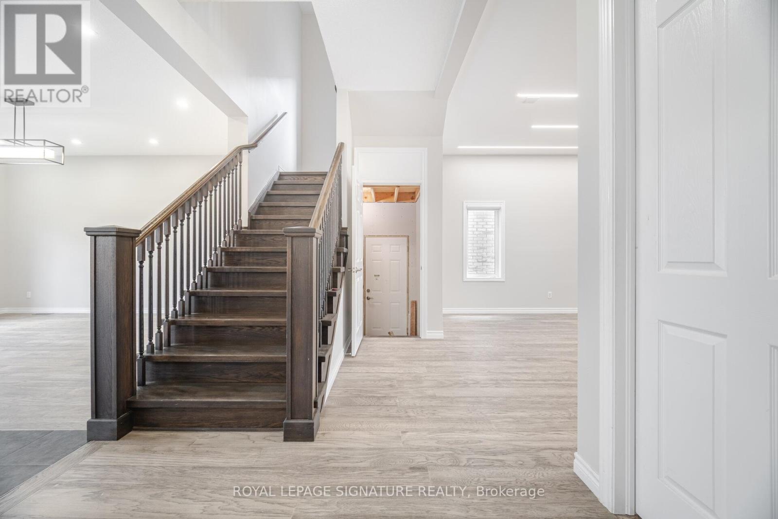 Photo 25 of 101 Sass Crescent, Brant ON