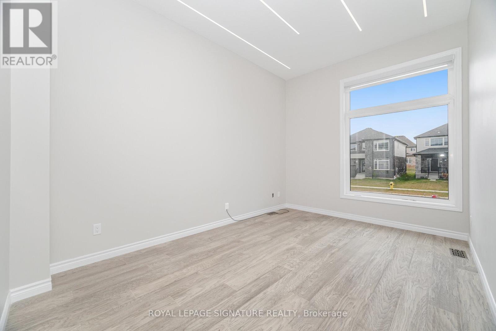 Photo 46 of 101 Sass Crescent, Brant ON