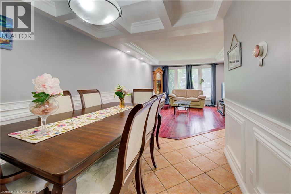 Photo 11 of 118 Dalegrove Drive, Kitchener ON